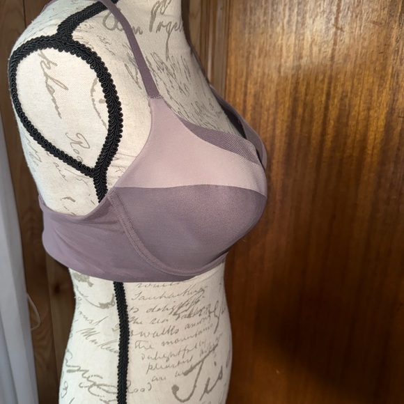 VS Racerback Bra - Picture 3 of 7